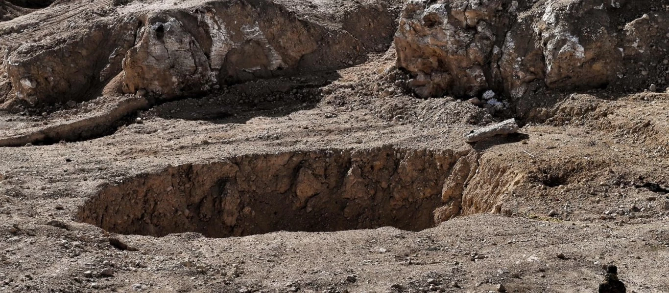 Εντοπίστηκε φαράγγι της «φρίκης» στη Συρία: Ο «Καιάδας» που οι ισλαμιστές του ISIS πετούσαν δεκάδες πτώματα (βίντεο)